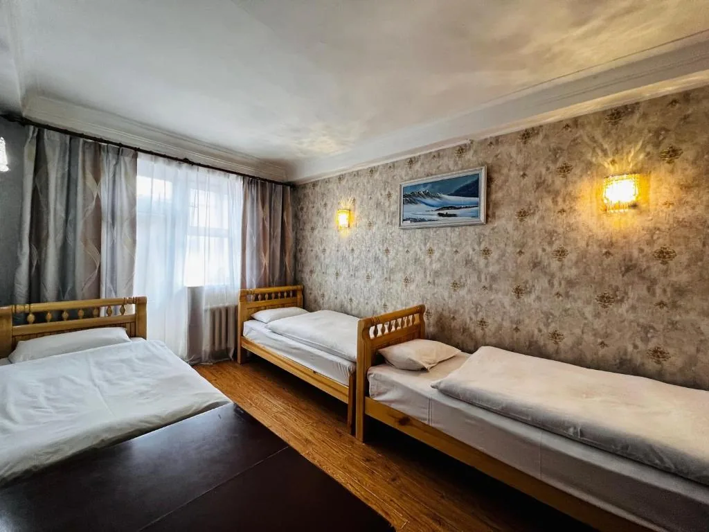 Khongor Guest house & Tours